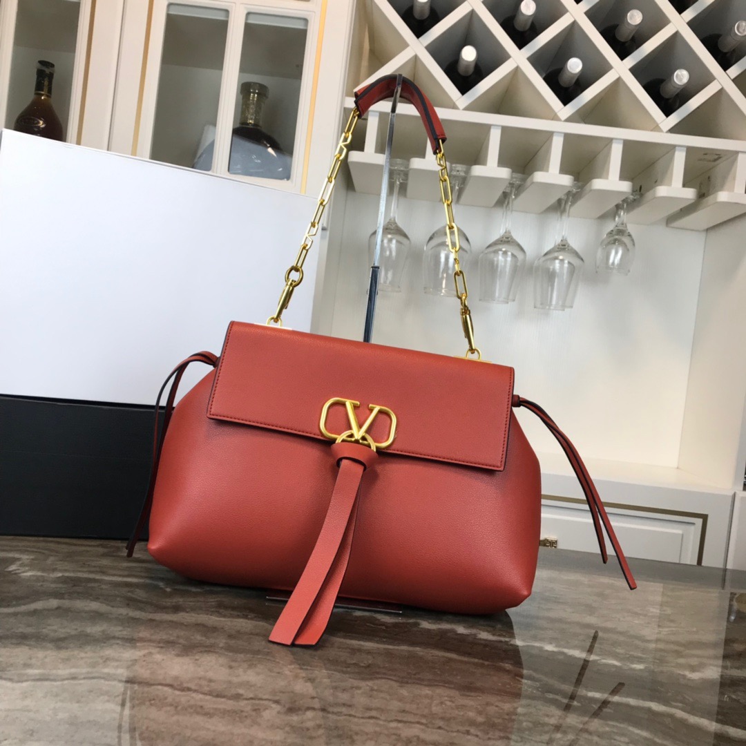 Valentino womens new handbag size: 36*10*23cm  ??6617 