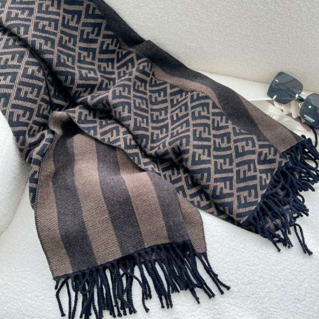 scarf brand new 221127