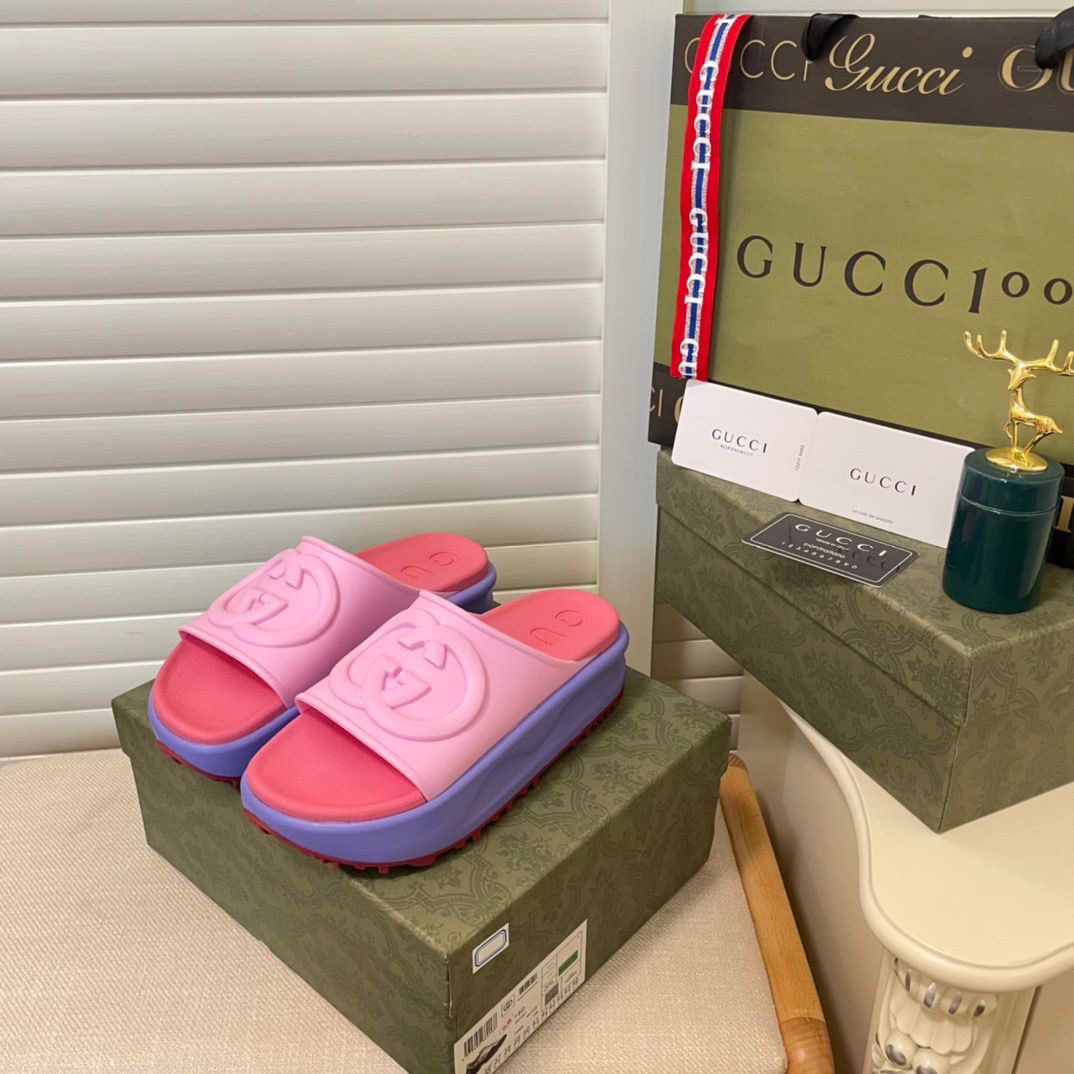 GUCCl slippers