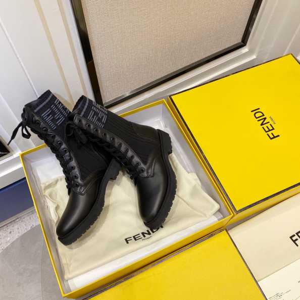 FENDl boots 231204