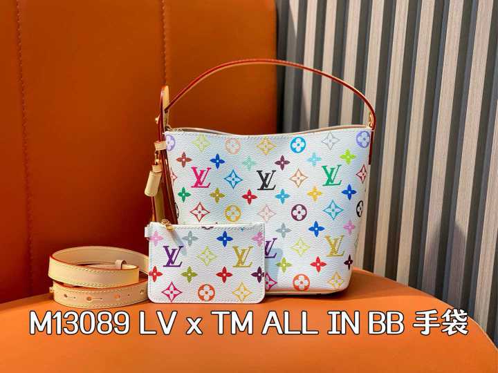 L\V new womnes handbag 250519