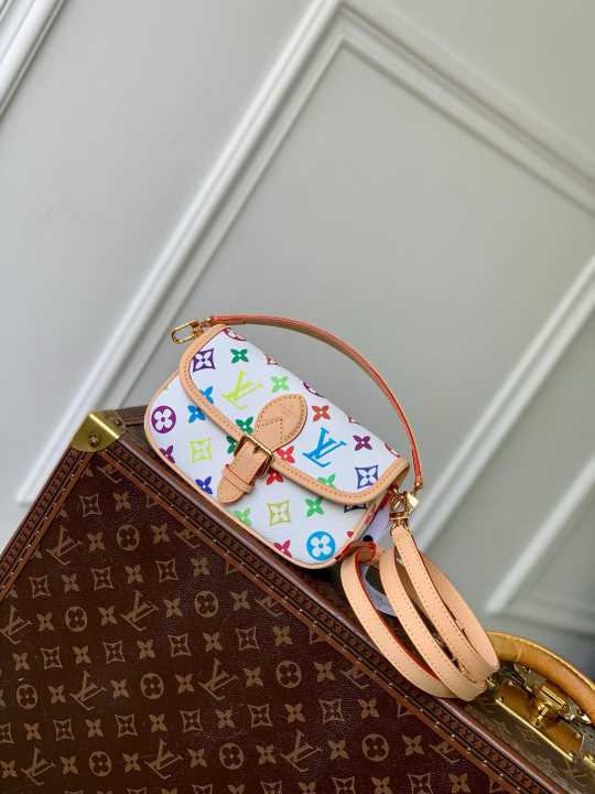 L\V new womnes handbag 250519
