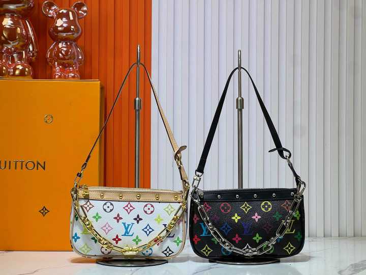 L\V NEW WOMENS wallet/pouch 250519