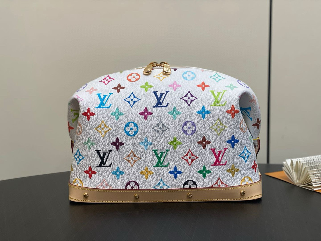 L\V NEW WOMENS wallet/pouch 250519