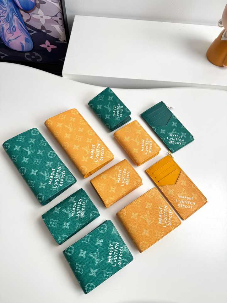 L\V NEW WALLETS 250521