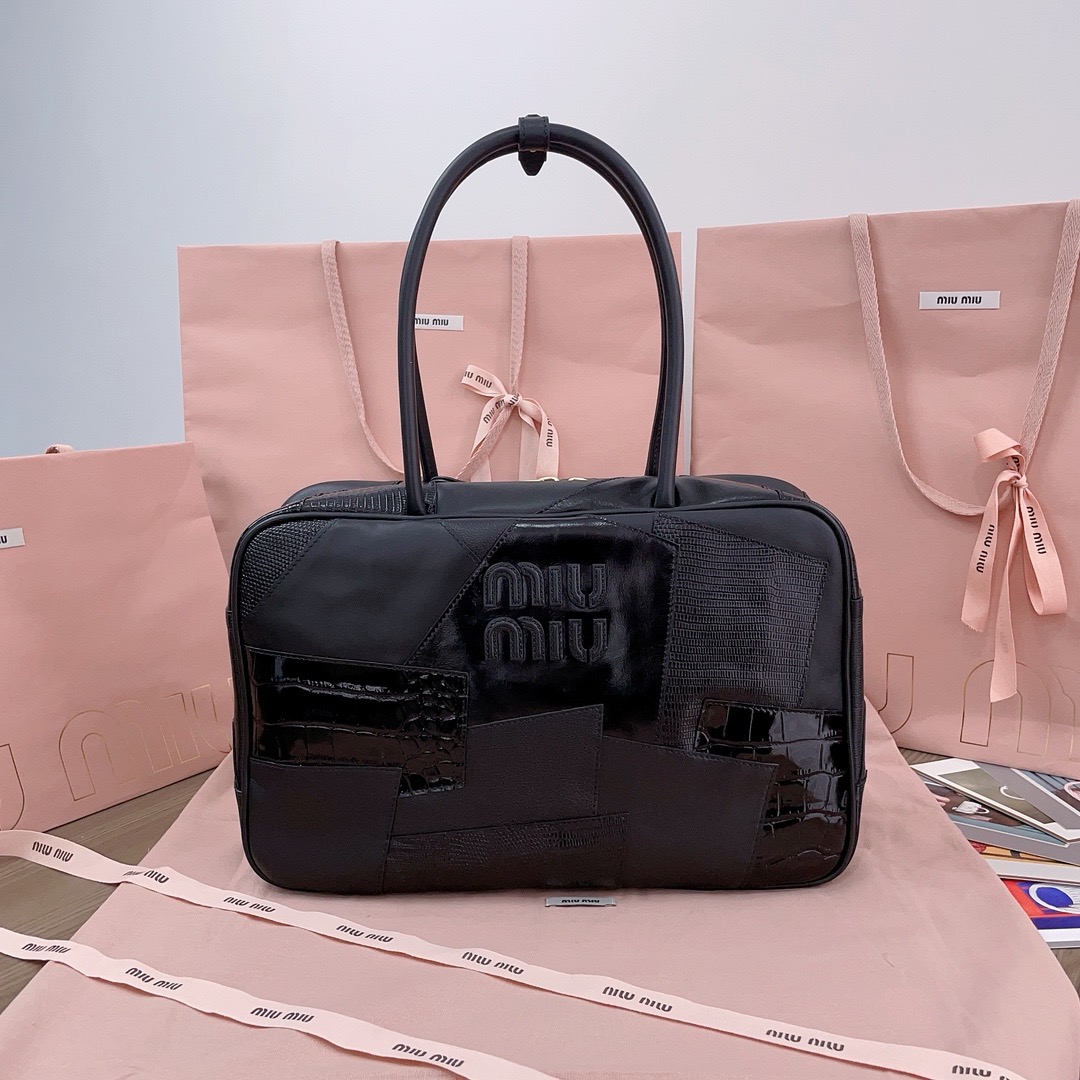 MIUMlU new handbag 250526