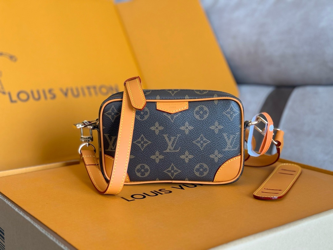 L\V NEW WOMENS HANDBAG 250731