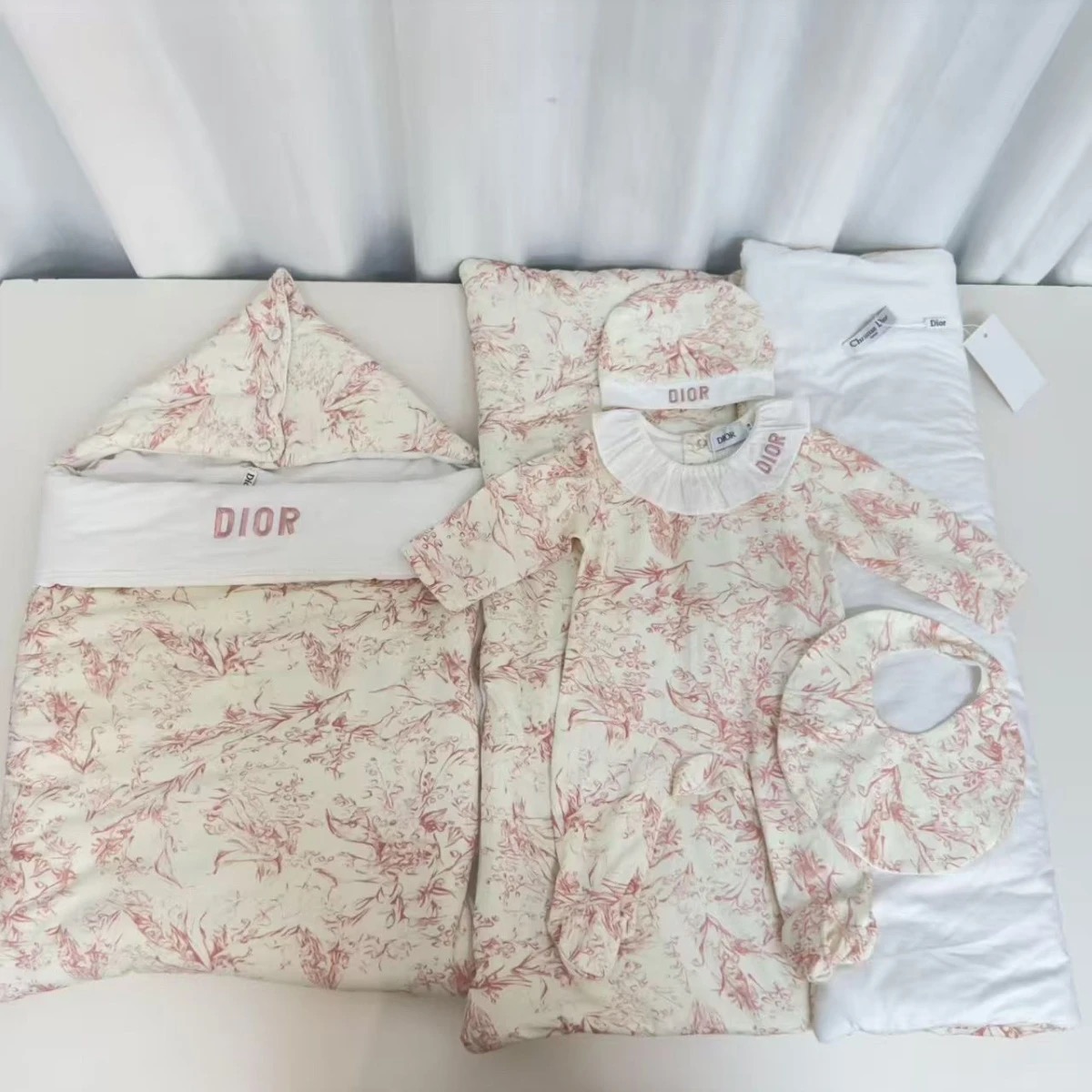 Baby clothing 260113