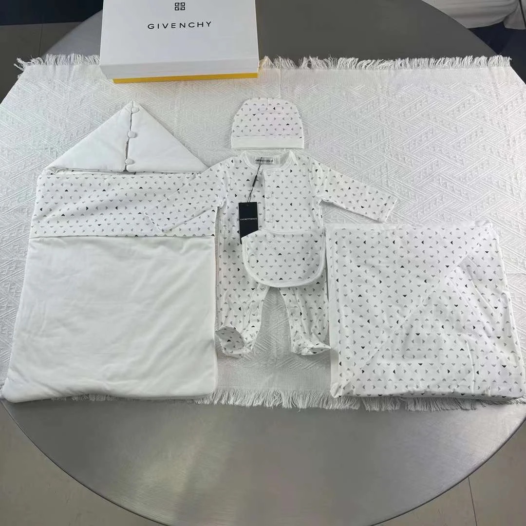 Baby clothing 260113