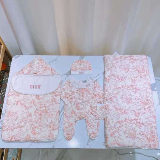 Baby clothing 260113