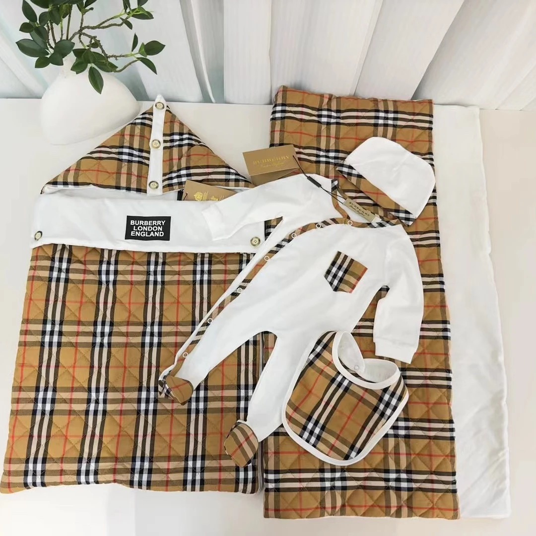 Baby clothing 260113