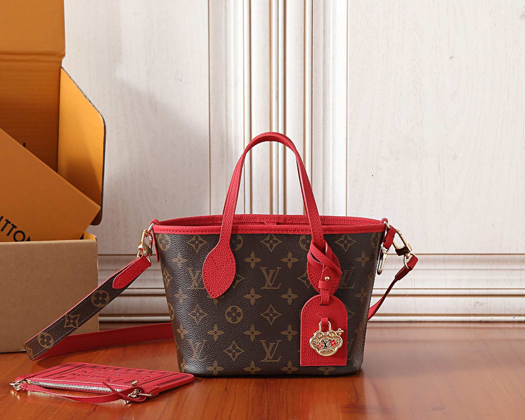 L\V NEW WOMENS HANDBAG 260407