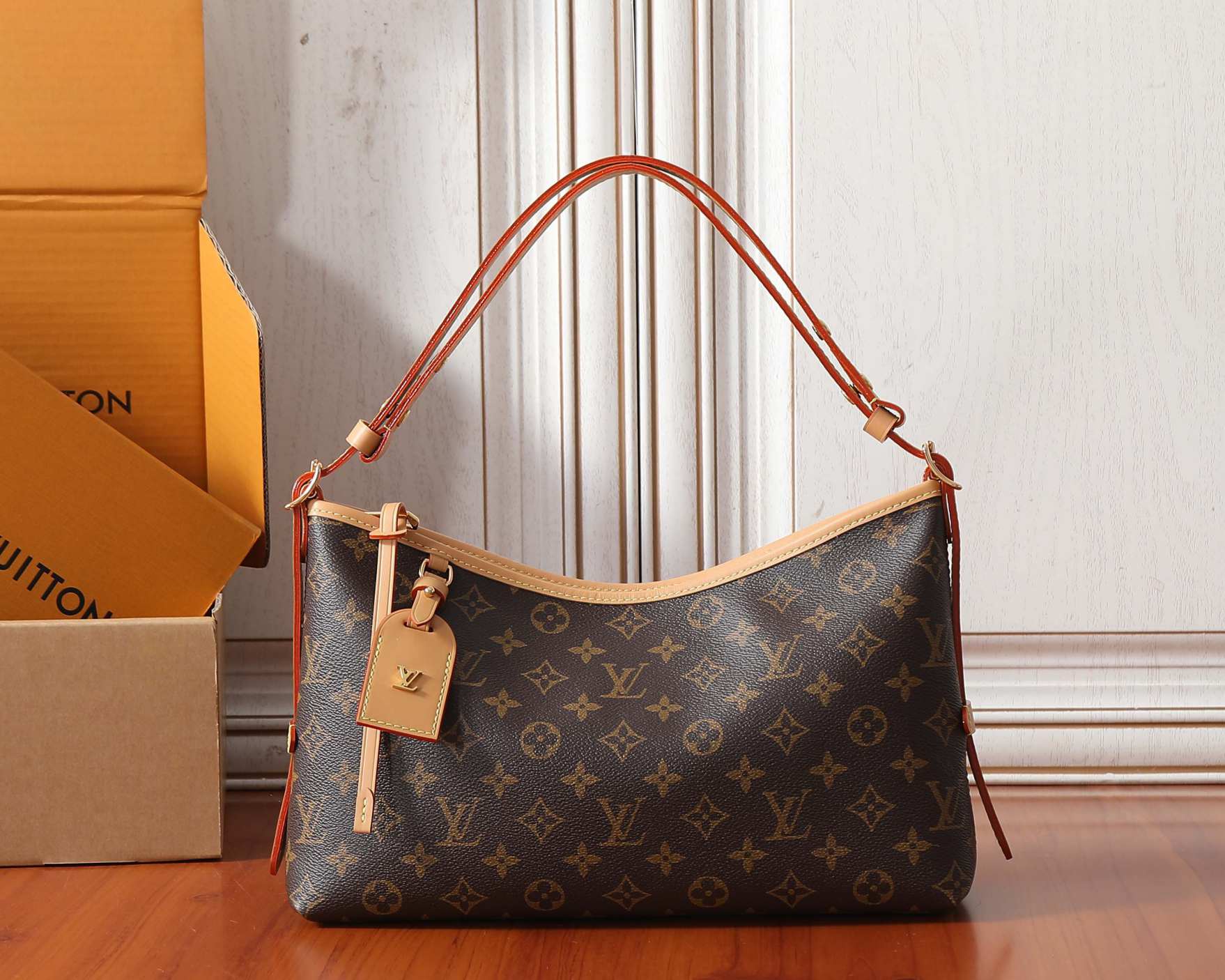 L\V NEW WOMENS HANDBAG 260407