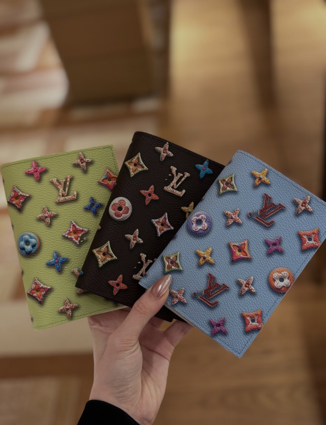 L\V new wallets 260408