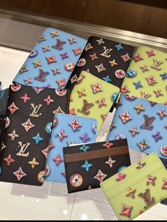 L\V new wallets 260408