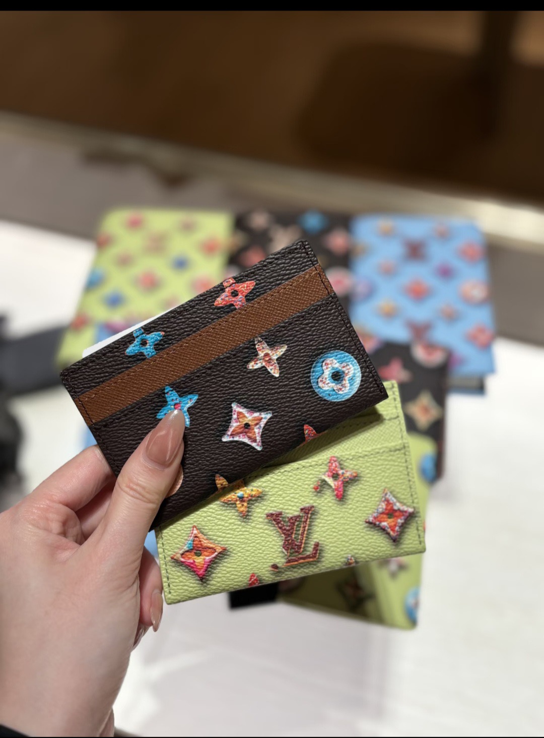 L\V new wallets 260408