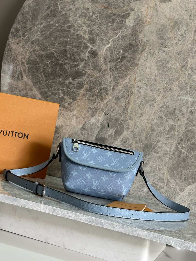 L\V mens new bag 260408