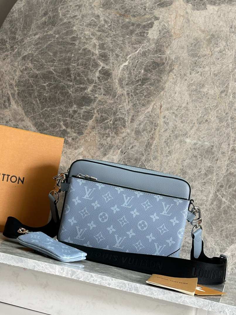 L\V mens new bag 260408