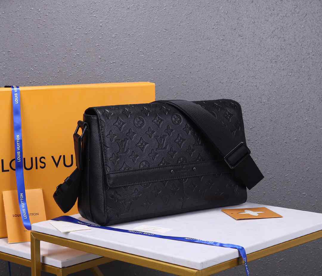 Louis Vuitton Monogram Shadow Sprinter Messenger Bag - Black Messenger  Bags, Bags - LOU759423