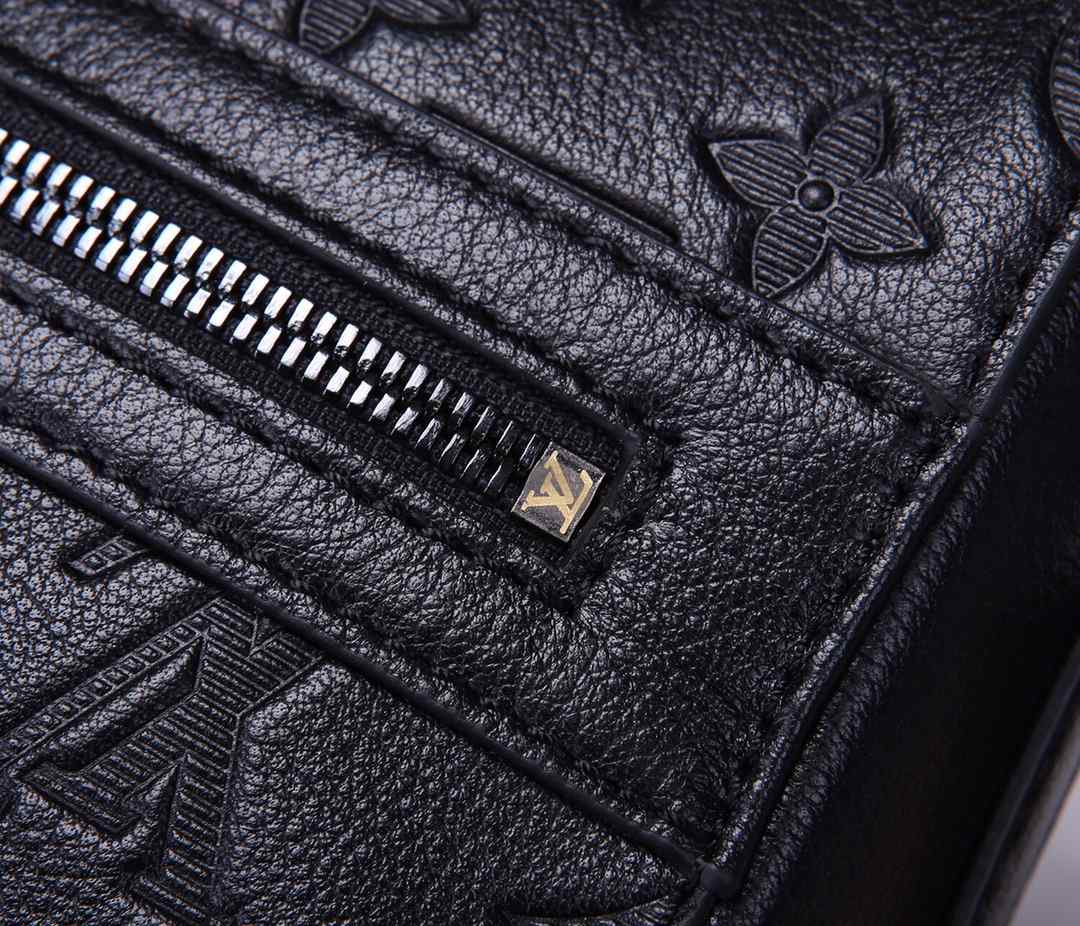 Louis Vuitton Monogram Shadow Sprinter Messenger Bag - Black Messenger  Bags, Bags - LOU759423